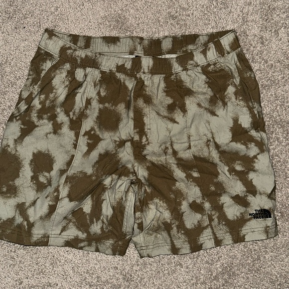 The North Face Hybrid Shorts - Picture 1 of 2